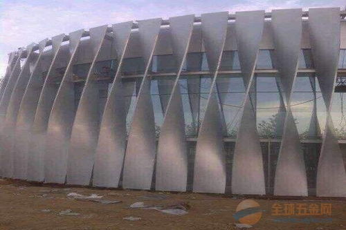 金屬建材中的藝術(shù)與實(shí)用 扭曲鋁單板與防水材料的建筑工程應(yīng)用